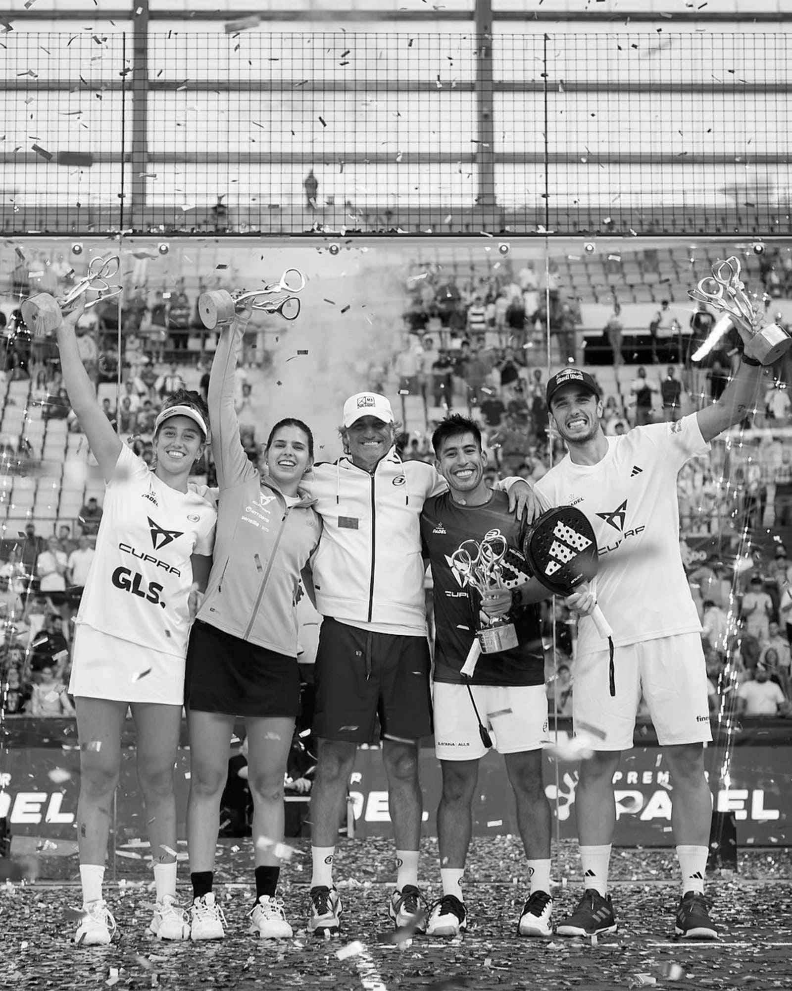 Equipo M3 celebrando los títulos en Premier Padel